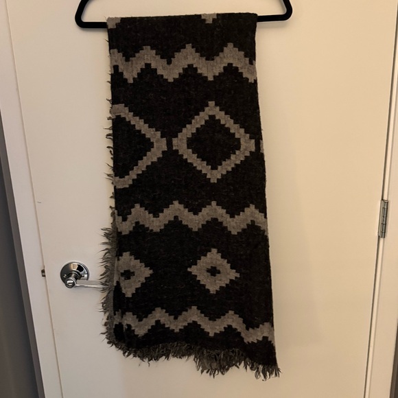 Aritzia Accessories - Aritzia Wool Blanket Scarf